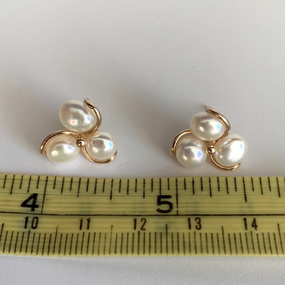 🌼☘️🌸☘️🌼 WHITE BUTTON FRESHWATER CULTURED PEARL & 14K GOLD POST STUD EARRINGS - Picture 6 of 8